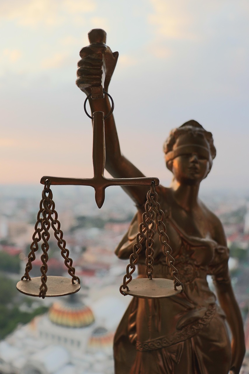 bronze statue of Lady Justice - Aggressive Injury Lawyer 